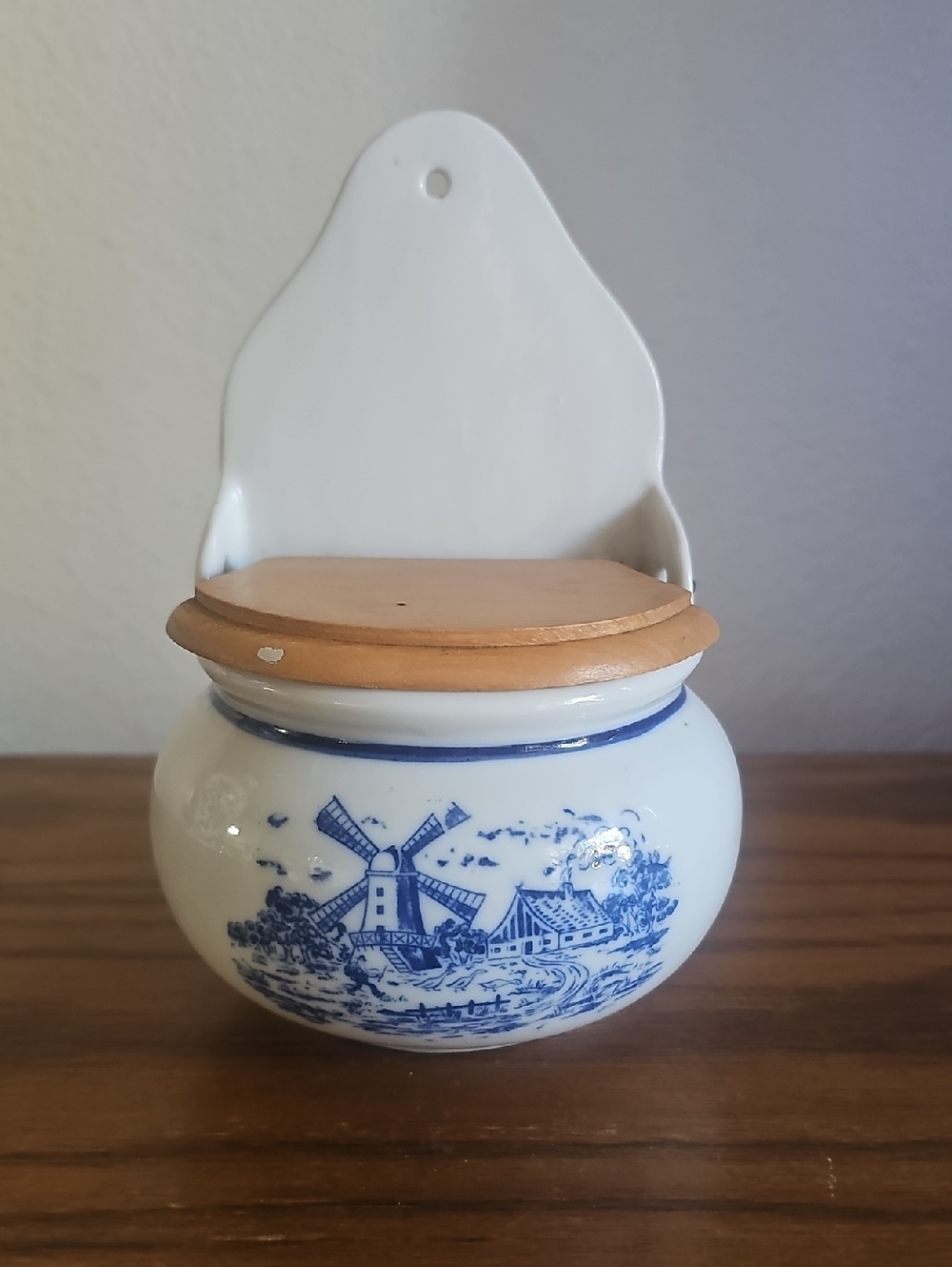 Teleflora Blue and White Ceramic Wall Pocket with Windmill Motif Tote 4